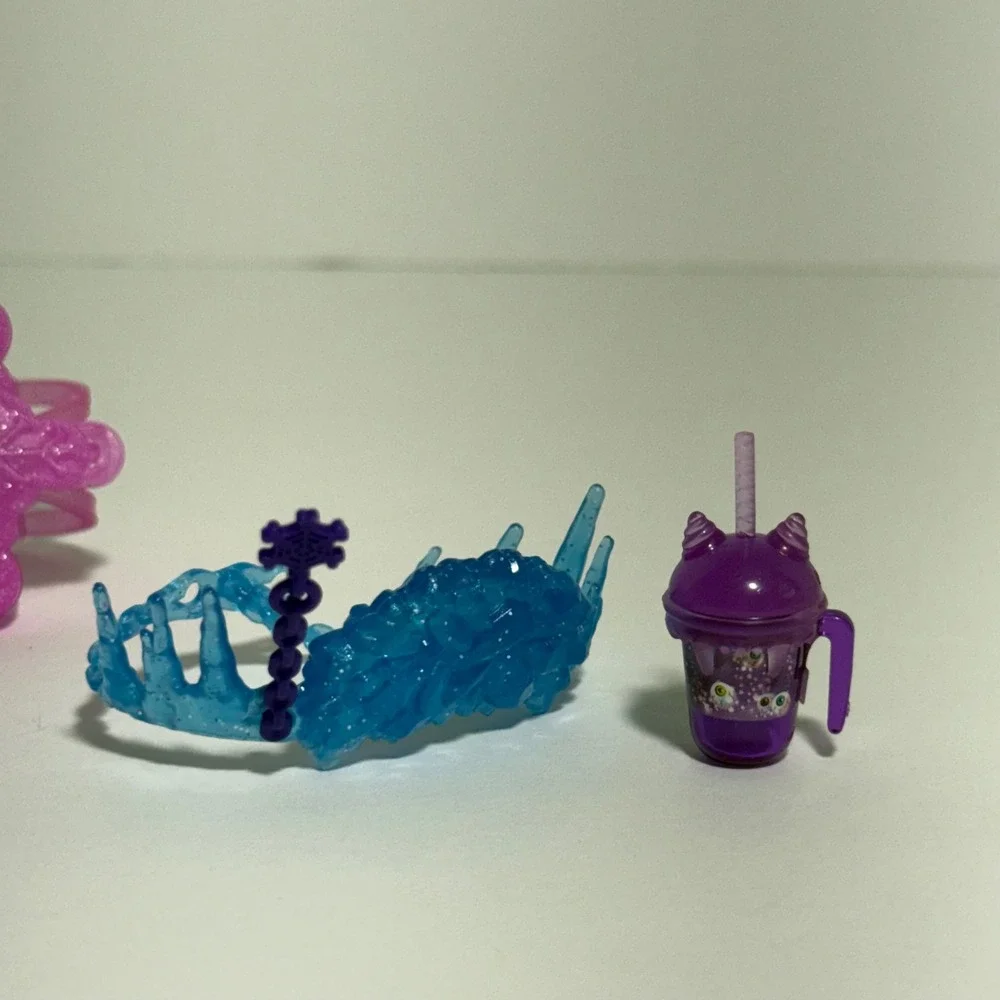 Monster High Abbey Bominable Tundra & Accessories Lot Backpack Pet Phone Cup